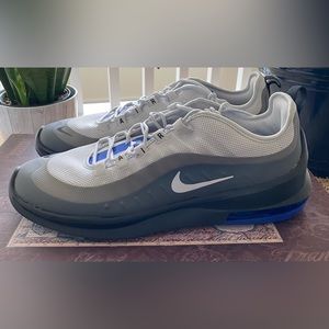 NWOT! Men’s Nike air sneakers